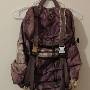 lululemon athletica The Wanderlust Rucksack Backpack. Snowy Owl in color.